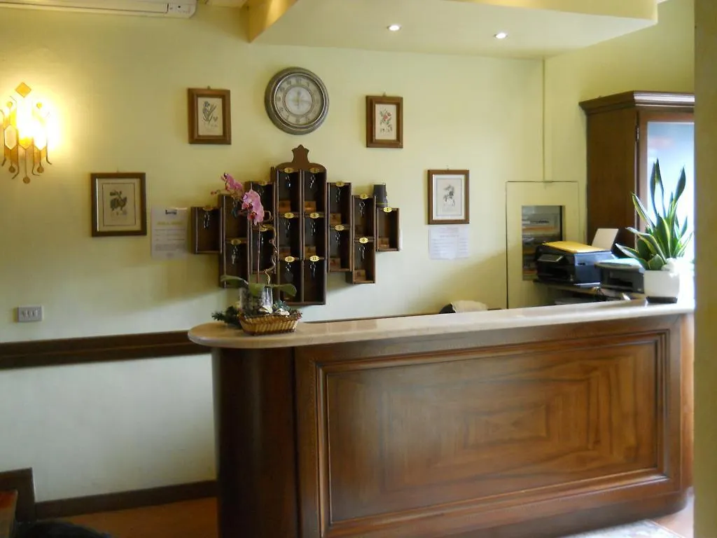 Hotel Il Rustichello Lonato 3*,  Italy