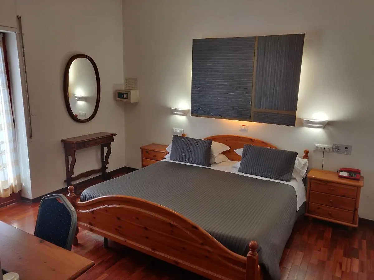 Hotel Il Rustichello Lonato del Garda 3*,  Italien